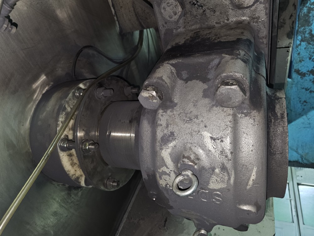 盤根密封在混合機設(shè)備上漏粉造成的危害